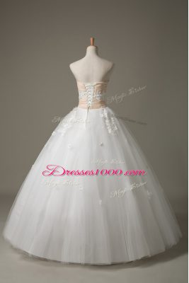 Comfortable White Sweetheart Lace Up Beading and Appliques Wedding Dresses Sleeveless