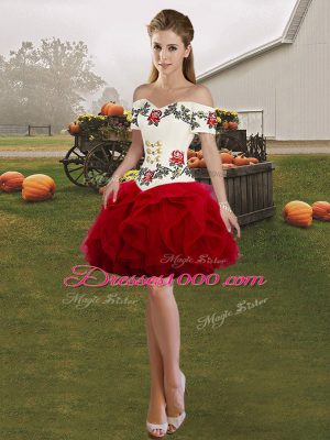 Off The Shoulder Sleeveless Lace Up Ball Gown Prom Dress White And Red Tulle