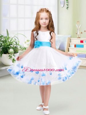 White Tulle Zipper Scoop Sleeveless Knee Length Flower Girl Dresses for Less Appliques and Belt