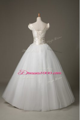 Enchanting V-neck Short Sleeves Wedding Dresses Floor Length Beading and Appliques and Bowknot White Tulle