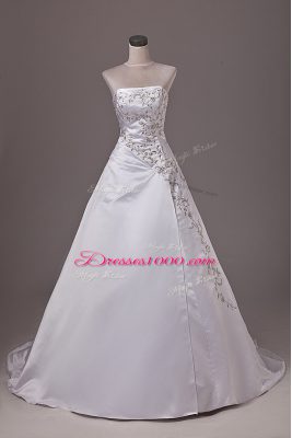 Sleeveless Brush Train Lace Up Embroidery Wedding Gowns