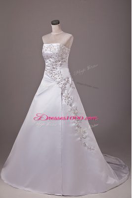 Sleeveless Brush Train Lace Up Embroidery Wedding Gowns