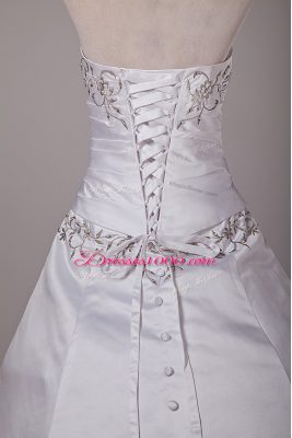 Sleeveless Brush Train Lace Up Embroidery Wedding Gowns