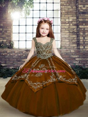 Sweet Tulle Straps Sleeveless Lace Up Beading and Embroidery Little Girl Pageant Gowns in Brown