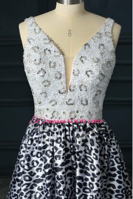 Vintage Sleeveless Printed Brush Train Backless Evening Dress in White And Black with Beading