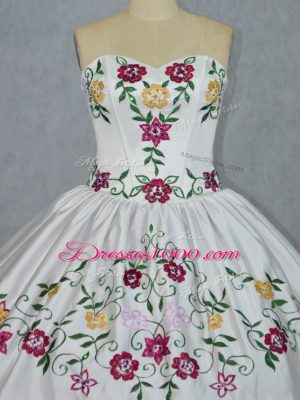 White And Red Organza Lace Up Sweetheart Sleeveless Floor Length 15th Birthday Dress Embroidery and Ruffles