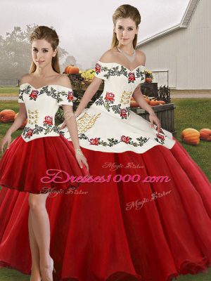 White And Red Off The Shoulder Lace Up Embroidery Quinceanera Gowns Sleeveless