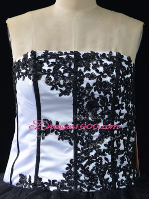 Sexy Lace and Ruffles Vestidos de Quinceanera White And Black Lace Up Sleeveless Floor Length