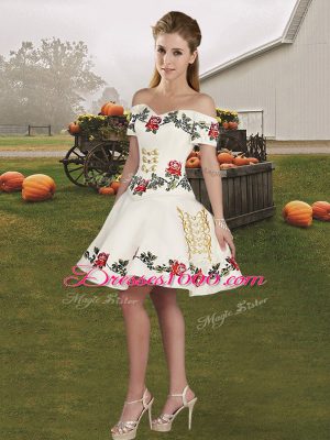 Off The Shoulder Sleeveless Organza Quinceanera Dresses Embroidery Lace Up