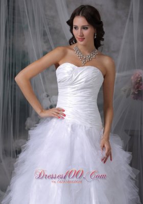 Sweetheart A-line Organza Ruffle Skrit Wedding Dress