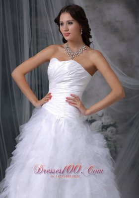 Sweetheart A-line Organza Ruffle Skrit Wedding Dress