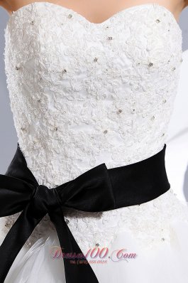 Wedding Dress Appliques and Bowknot layered Wedding Gown