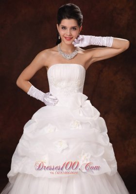 Strapless Hand Made Flowers Tulle Wedding Gown Floor-length