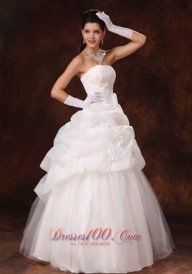 Strapless Hand Made Flowers Tulle Wedding Gown Floor-length