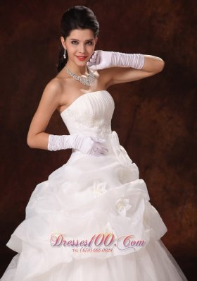 Strapless Hand Made Flowers Tulle Wedding Gown Floor-length