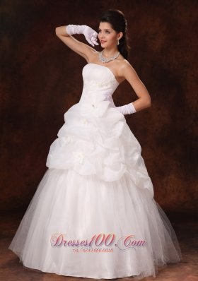 Strapless Hand Made Flowers Tulle Wedding Gown Floor-length