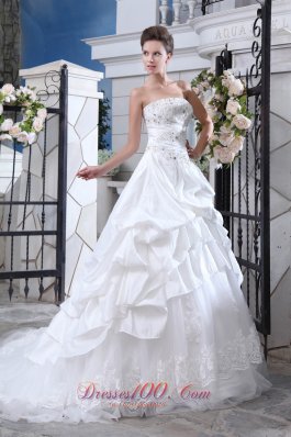 Attractive Ruffles Beading Wedding Gowns Gingle Border