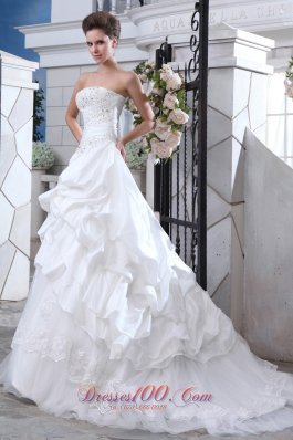 Attractive Ruffles Beading Wedding Gowns Gingle Border