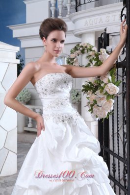 Attractive Ruffles Beading Wedding Gowns Gingle Border