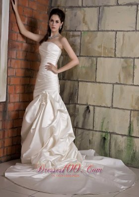 Mermaid Bridal Gown Pleated Strapless Chapel Train