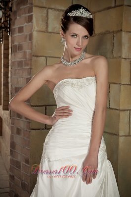 Beautiful Strapless Court Train Organza Wedding Dress