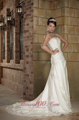 Beautiful Strapless Court Train Organza Wedding Dress