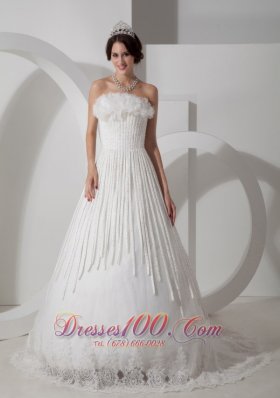 Elegant Wedding Dress Strapless Satin and Lace