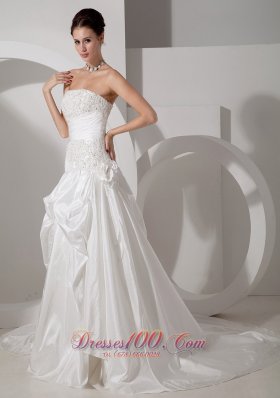 Elegant Strapless Wedding Dress Taffeta Appliques