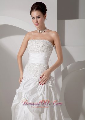 Elegant Strapless Wedding Dress Taffeta Appliques