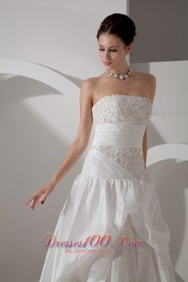 Elegant Strapless Wedding Dress Taffeta Appliques