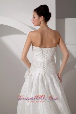 Elegant Strapless Wedding Dress Taffeta Appliques