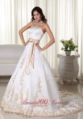 Romantic Strapless Satin Appliques Bridal Dresses