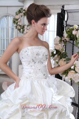 Gorgeous Strapless Beading and Appliques Wedding Dress