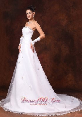 Attractive Strapless Organza Wedding Dress