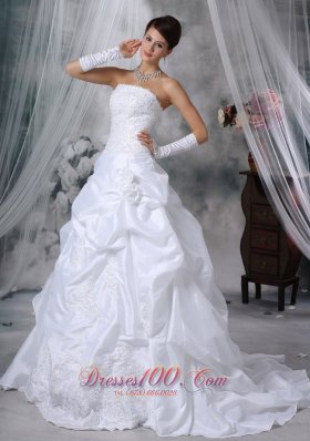 Amazing Strapless Taffeta Appliques Wedding Dress