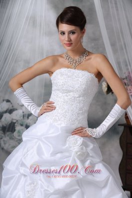 Amazing Strapless Taffeta Appliques Wedding Dress