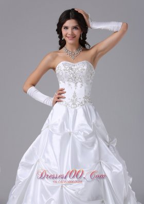 Nifty Appliques Bodice Ruffles Wedding Dress