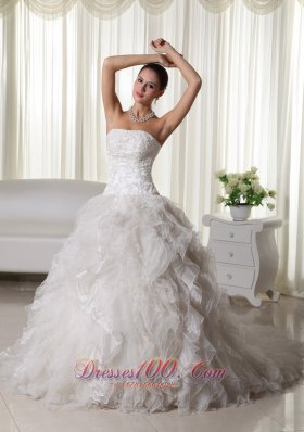 Lovely Strapless Organza Appliques Wedding Dress