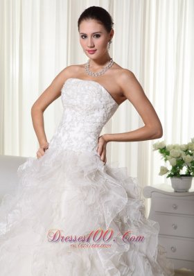 Lovely Strapless Organza Appliques Wedding Dress