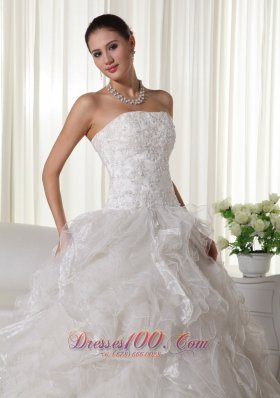 Lovely Strapless Organza Appliques Wedding Dress