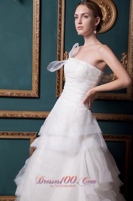 Ostentatious Strapless Organza Ruch Wedding Dress