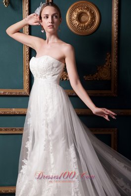 Pretty Strapless Tulle Beading Wedding Gown