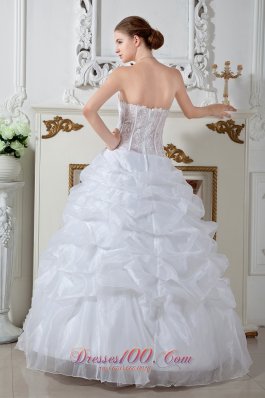 Sweetheart Embroidery Organza Bridal Dress