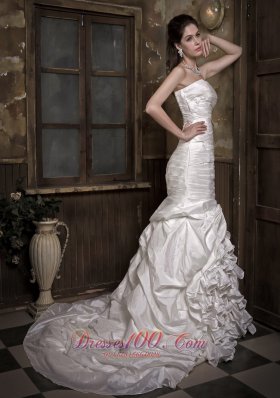 Mermaid Strapless Taffeta Ruffles Bridal Dress