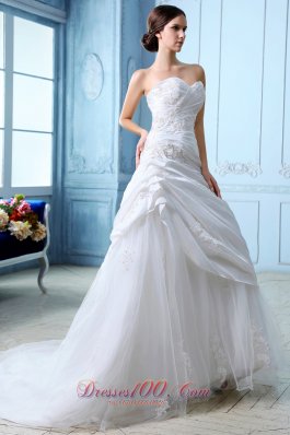 Sweetheart Appliques And Ruch Tulle Court Train Wedding Dress