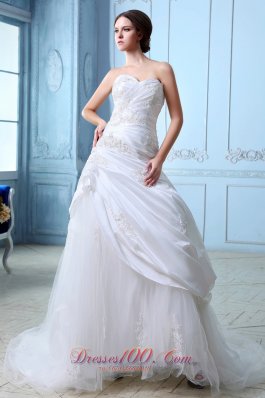 Sweetheart Appliques And Ruch Tulle Court Train Wedding Dress