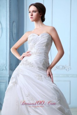 Sweetheart Appliques And Ruch Tulle Court Train Wedding Dress