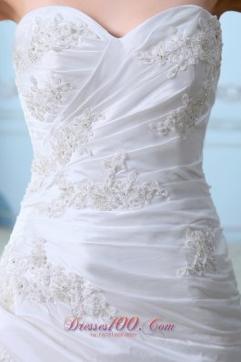 Sweetheart Appliques And Ruch Tulle Court Train Wedding Dress