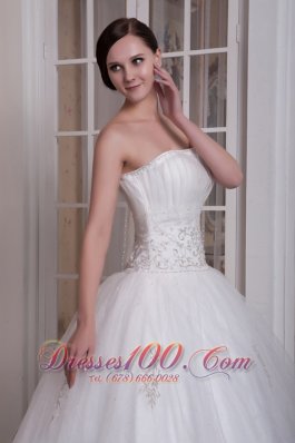 Strapless Appliques A-line Chapel Train Bridal Gown