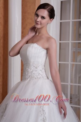 Strapless Appliques A-line Chapel Train Bridal Gown